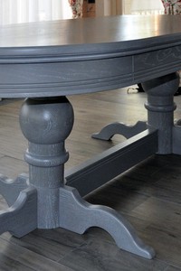 Овальный стол с точеными ножками и белой патиной из массива дуба, п.Рябово