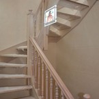 Лестница на тетивах с поворотом на 180 градусов, с забежными ступенями и балюстрадой из массива бука, г. Всеволожск