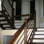 Две лестницы с поворотом на 180 градусов с промежуточными площадками, на металлическом каркасе, массив дуба - п.Мичуринское