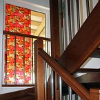 Лестница на тетивах с поворотом на 180 градусов, с забежными ступенями и балюстрадой из массива бука и сосны, п. Елизаветинка