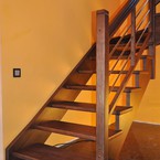 Лестница комбинированная с поворотом на 180 градусов и забежными ступенями, балюстрада, массив дуба - п. Покровские горки