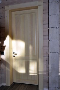 Дверь с филенкой из массива сосны и глухими прямыми филенками , п. Рябово