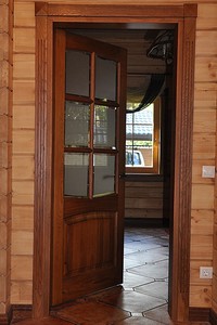 Дверь с филенкой из массива дуба и фацетными стеклами, г. Всеволожск